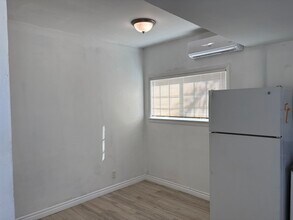 3660 Roosevelt St, Unit B in Riverside, CA - Foto de edificio - Building Photo