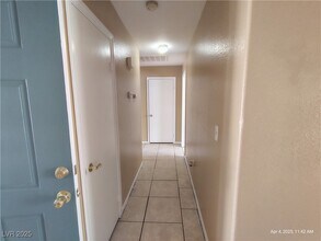 103 Queenswreath Dr in North Las Vegas, NV - Building Photo - Building Photo