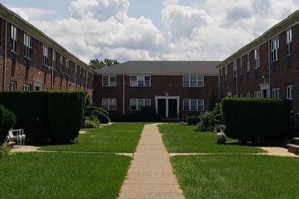 Webster Gardens in Roselle Park, NJ - Building Photo - Building Photo