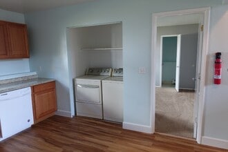 248 Zappa Pl in Anchorage, AK - Building Photo - Building Photo