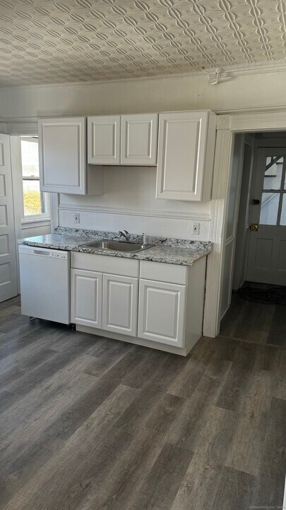 174 Brentwood Ave in Fairfield, CT - Foto de edificio