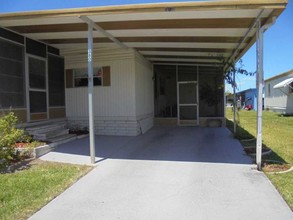 7331 Malaga Ave in New Port Richey, FL - Foto de edificio - Building Photo