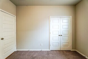 8414 Quiet Bay Dr in Baytown, TX - Building Photo