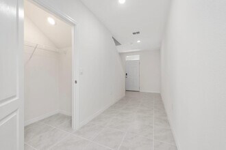 1296 Cascades Ave in Davenport, FL - Building Photo - Building Photo