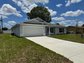 532 SW Buswell Ave in Port St. Lucie, FL - Building Photo - Building Photo
