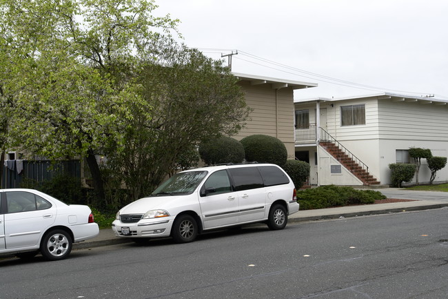 1662 S Grant St in San Mateo, CA - Foto de edificio - Building Photo