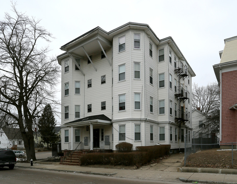 47 Highland St in Brockton, MA - Building Photo