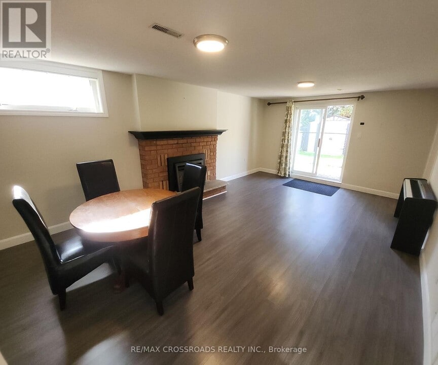 304 Orsi Ave in Bradford West Gwillimbury, ON - Building Photo