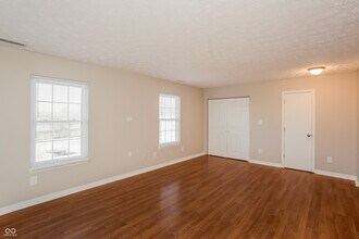 2806 Lullwater Ln in Indianapolis, IN - Foto de edificio - Building Photo