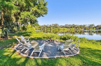 201 Gornto Lake Rd in Brandon, FL - Building Photo - Building Photo
