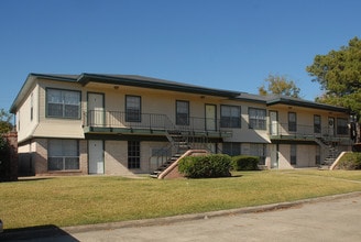 6020 Alpine Cir in Beaumont, TX - Foto de edificio - Building Photo