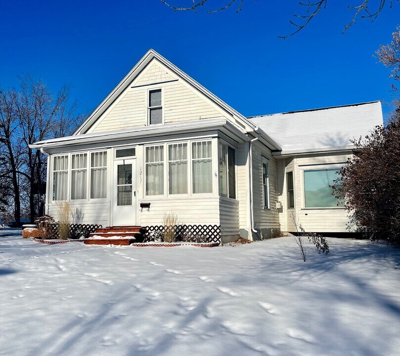 1217 1st Ave S in Great Falls, MT - Building Photo