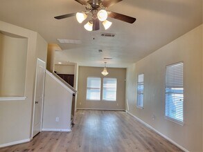 1906 Howth Ave in Houston, TX - Building Photo - Building Photo