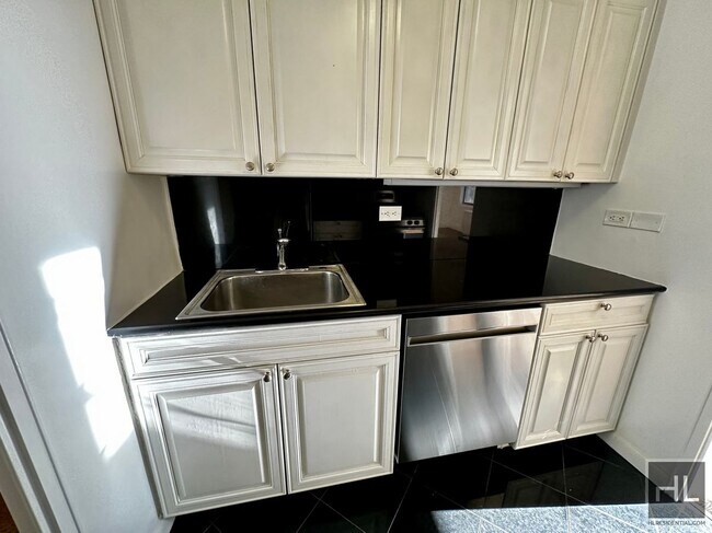 EAST 63 STREET in New York, NY - Building Photo - Building Photo