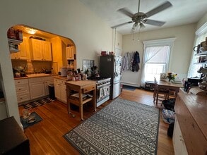 123 Almy St, Unit 1F in Providence, RI - Foto de edificio - Building Photo