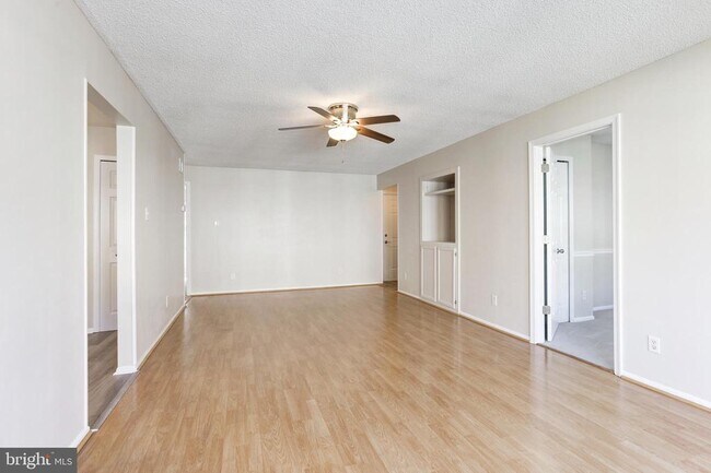 1114 Huntmaster Terrace NE, Unit 202 in Leesburg, VA - Building Photo - Building Photo