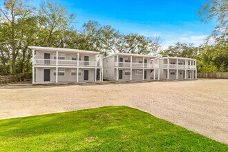 6631 Magnolia St in Milton, FL - Building Photo - Building Photo