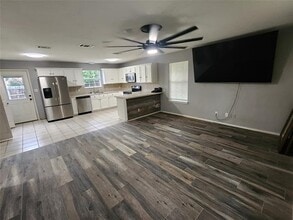411 Lewis St in Rio Vista, TX - Building Photo - Building Photo