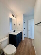 6740 W Lilly Pad Cir, Unit 1 in Wasilla, AK - Foto de edificio - Building Photo