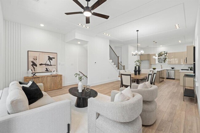905 Woodcrest Dr in Houston, TX - Building Photo - Building Photo