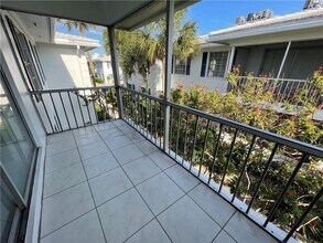 2180 NE 67th St, Unit 730 in Fort Lauderdale, FL - Foto de edificio - Building Photo