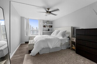 1455 N Sandburg Ter, Unit # 01604 in Chicago, IL - Building Photo - Building Photo