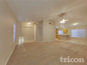 18071 N 113th Ave in Surprise, AZ - Foto de edificio - Building Photo