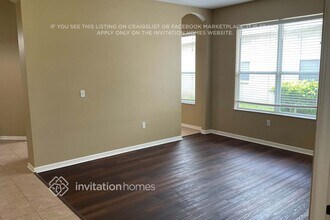 4553 Gateway Blvd in Wesley Chapel, FL - Foto de edificio - Building Photo