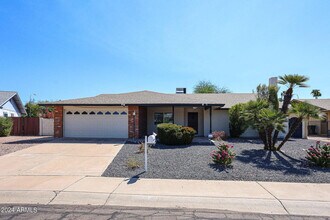 11207 S Iroquois Dr in Phoenix, AZ - Building Photo - Building Photo