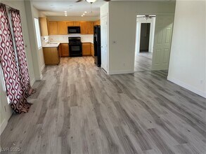 2413 Cliffwood Dr in Henderson, NV - Building Photo - Building Photo