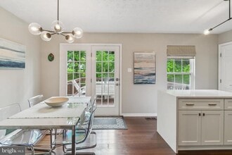 9525 Oakhurst Dr in Columbia, MD - Building Photo - Building Photo