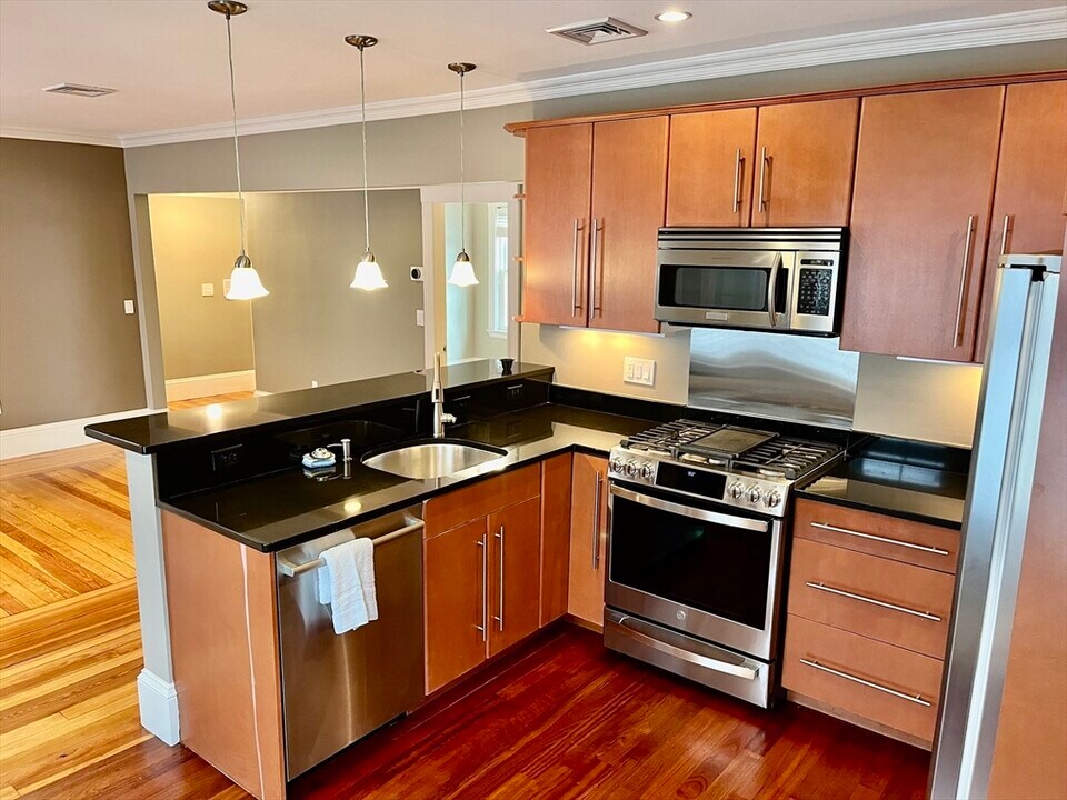 22 Clarendon Ave in Somerville, MA - Building Photo