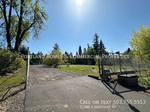22580 S Grapevine Rd in West Linn, OR - Building Photo - Building Photo
