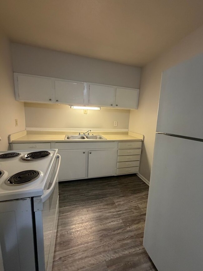 property at 421 Poplar Level Ct