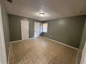 2570-2572 Chestnut Woods Dr in Lakeland, FL - Building Photo - Building Photo