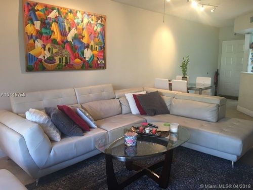 8343 Lake Dr-Unit -301 in Doral, FL - Building Photo - Building Photo