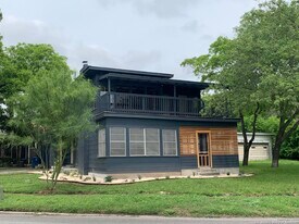 155 N Josephine Tobin Dr in San Antonio, TX - Building Photo