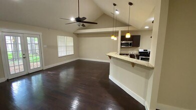 1310 Ashway St in Conroe, TX - Building Photo - Building Photo