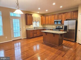 7012 Trek Way in Gainesville, VA - Building Photo