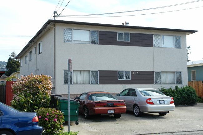 835 Cornell Ave in Albany, CA - Foto de edificio - Building Photo