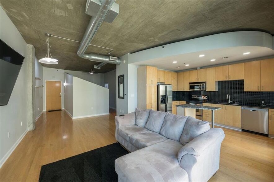 943 Peachtree St NE, Unit 1805 in Atlanta, GA - Building Photo