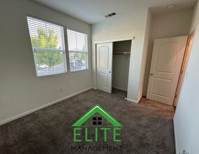 2551 Chuck Yeager Cir in Sacramento, CA - Building Photo - Building Photo