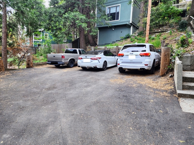 880 High Rd in Crestline, CA - Building Photo - Building Photo