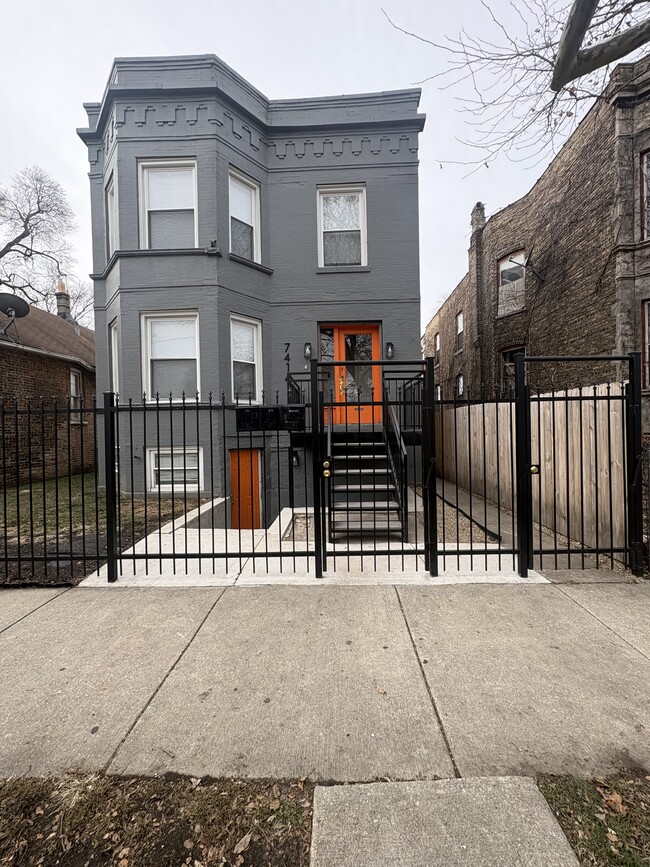 7414 S Maryland Ave, Unit 2