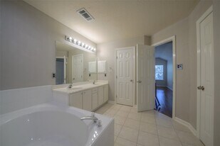 22 Scotch Pine Ct in Spring, TX - Building Photo