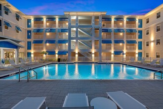 MainSail Apartments Marco Shores in Naples, FL - Foto de edificio - Building Photo