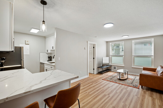 Belcourt Apartments in Seattle, WA - Building Photo - Building Photo