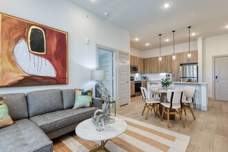 The Savoy in San Antonio, TX - Foto de edificio - Building Photo