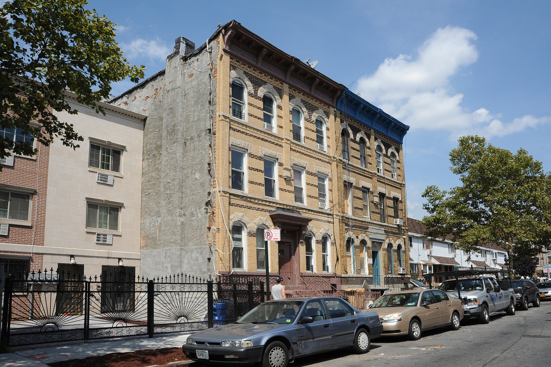 1301 Putnam Ave in Brooklyn, NY - Foto de edificio