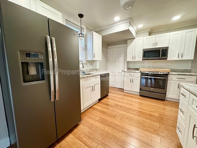 property at 1112 Kelton Ave